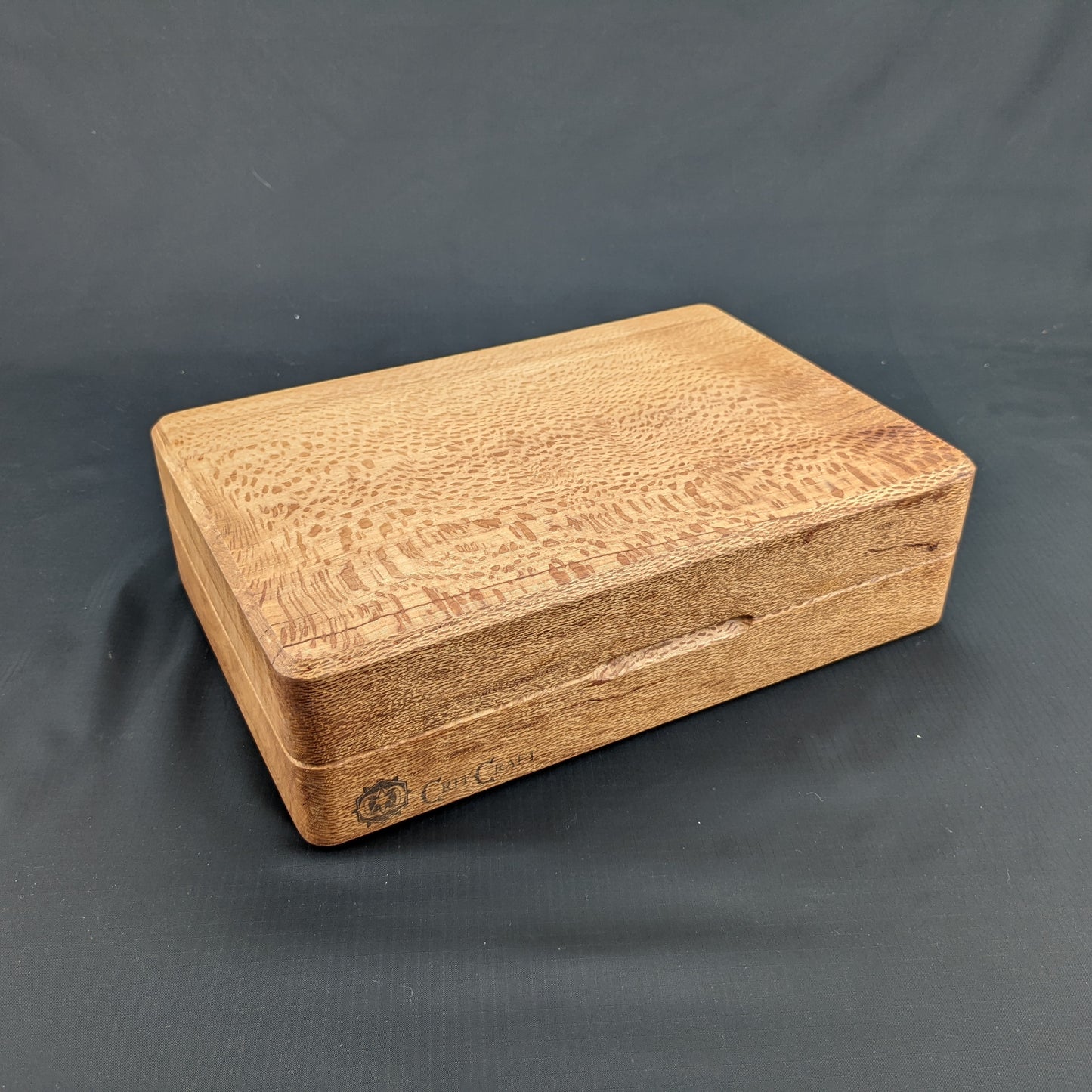 Adventurer Dice Vault Southern Silky Oak