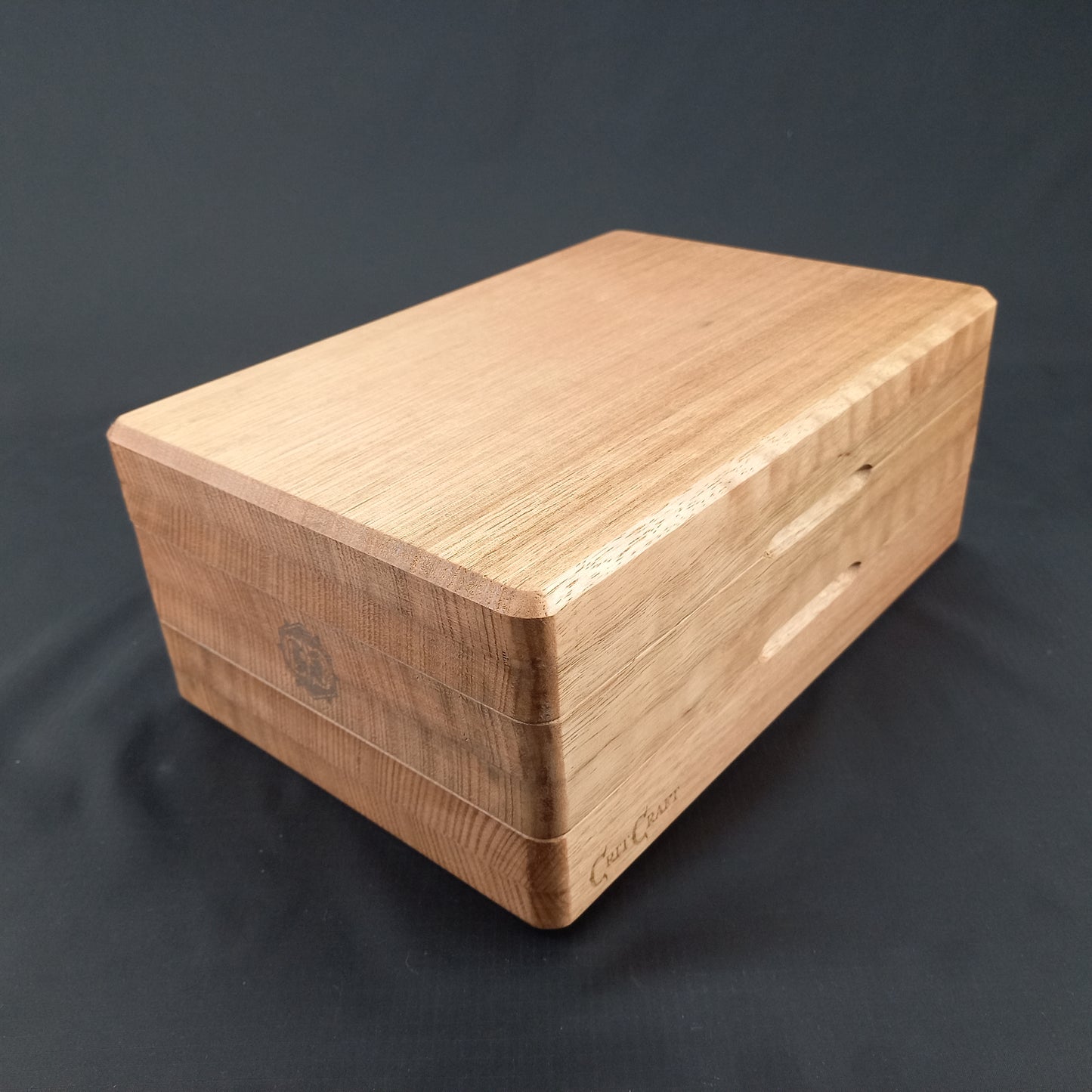 Master Dice Vault Tasmanian Oak