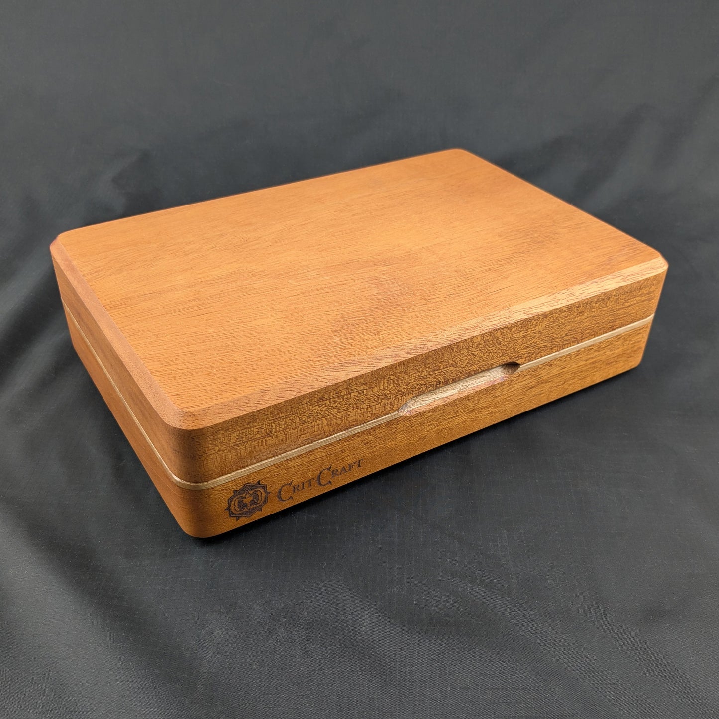 Adventurer Dice Vault Fijian Mahogany x Tasmanian Oak
