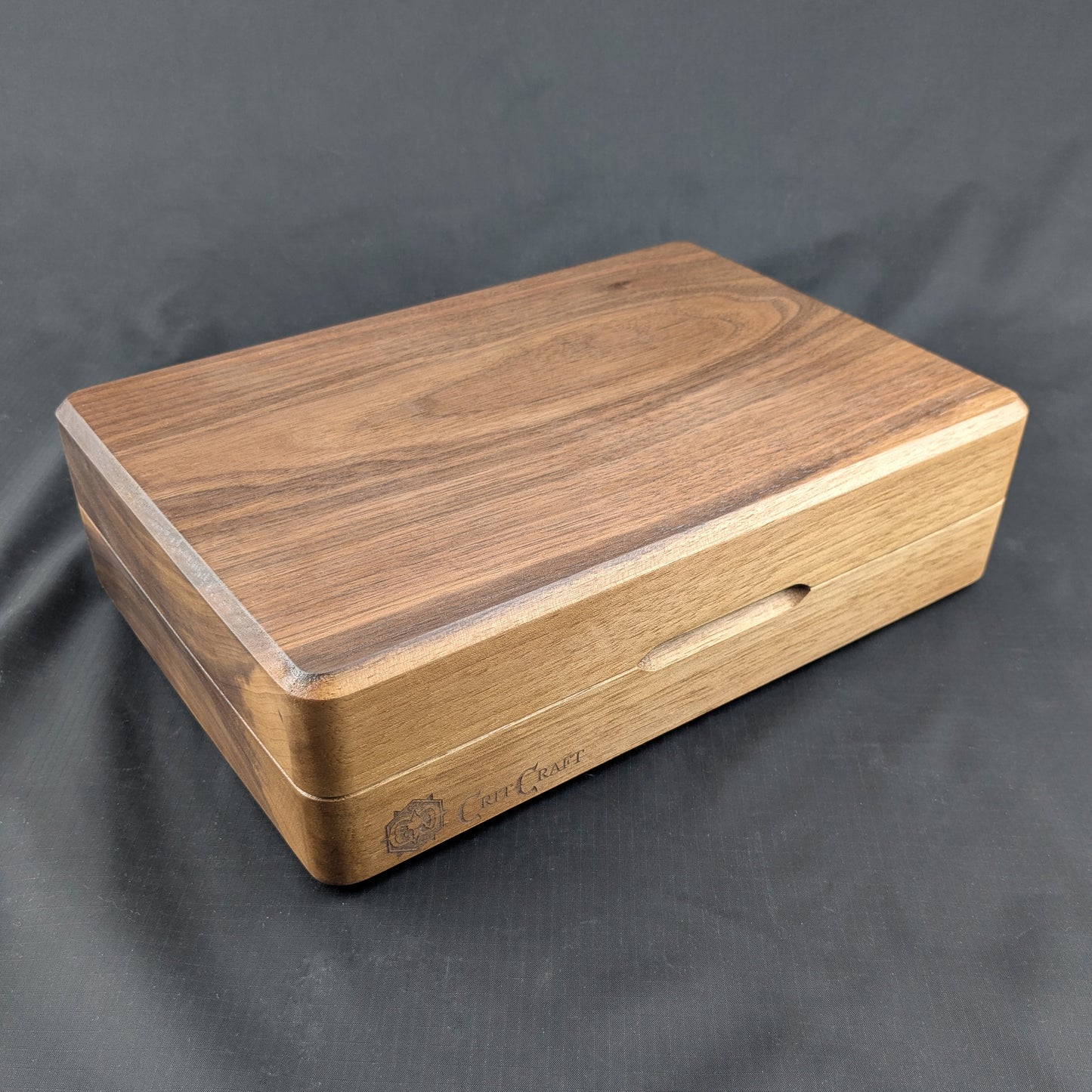 Adventurer Dice Vault American Wulnut